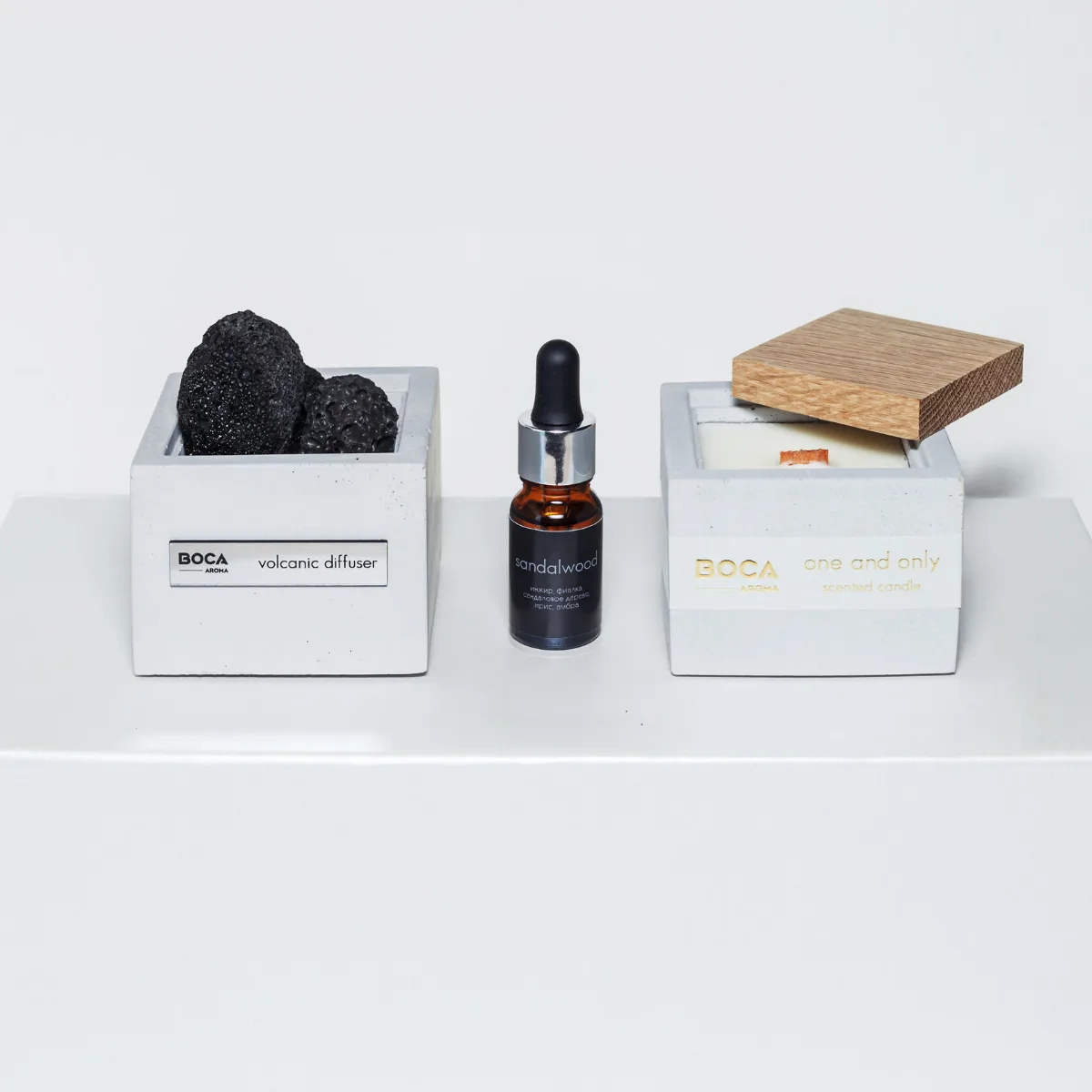 AROMA SET: Cвеча ONE AND ONLY + Диффузор с вулканическими камнями SANDALWOOD: Свеча ONE AND ONLY: дымный и сухой аккорд ветивера, кардамон, бергамот, грейпфрут, бобы тонка, амбра, мускус, лёгкая ваниль. Диффузор SANDALWOOD: инжир, фиалка, сандаловое 